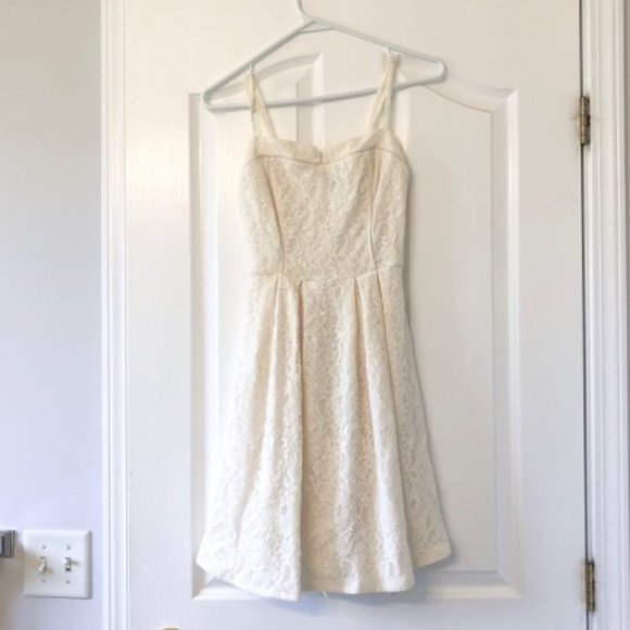 Lace White Dress (Size Small) - Picture 4 of 12
